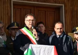 Il sindaco Marco Gallo e il presidente della Regione Alberto Cirio domenica  5 gennaio 2020, alla commemorazione del 76° anniversario dell'eccidio di Ceretto